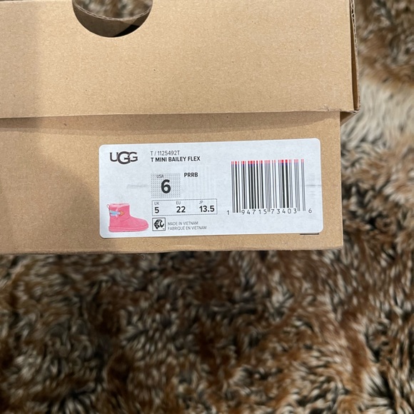 Girls toddler Uggs - Picture 5 of 8